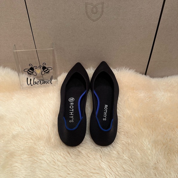 VGUC Rothy's OG Black Women's Points, Size 9 - Picture 4 of 7